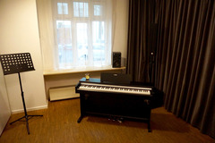 Renting out: Perfekt für Sänger: Raum mit E-Piano, Mikro + Lautsprechern