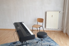 Renting out: Heller  Unterrichtsraum / Überaum mit E-Piano in Dresden