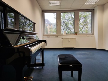 Vermieten: Klavier Übungsraum in Düsseldorf Derendorf. Klavier Raum 1