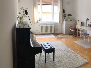 Yamaha U2 piano in Budapest for practicing