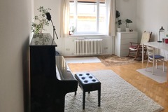 Auf Anfrage: Yamaha U2 piano in Budapest for practicing