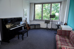 Renting out: Petrof Konzertklavier im gemütlichen hellen Zimmer  #213