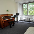 Renting out: Alexander Herrmann Klavier im hellen Raum #245