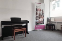 Raum Vermieten: 2 prs. practice (singing) with electric piano