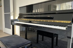 Raum Vermieten: Studio mit Schimmel-Klavier am Hbf Düsseldorf
