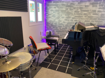 Raum Vermieten: Studio mit Flügel und Schlagzeug
