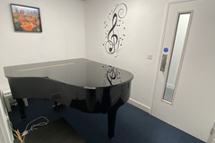 Raum Vermieten: Baby Grand Piano Practice Room