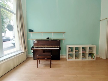 Renting out: Kawai Upright Piano for practice or lessons - Brussels