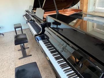 Renting out: Klavier mit 2 Yamaha Flügel für Proben und Unterricht