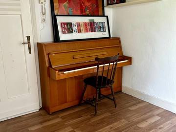 Raum Vermieten: Überaum mit einem Yamaha-Klavier in Köln