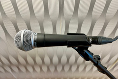 Raum Vermieten: Gesangsmikrophon SM 58 + Ständer und Kabel
