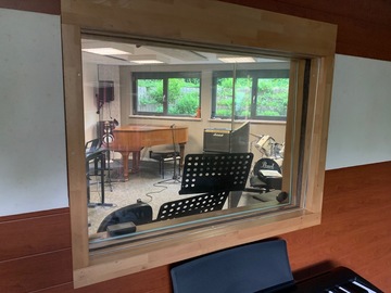Raum Vermieten: Studio mit Flügel zum Klavierüben, auch für Bands geeignet