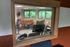 Raum Vermieten: Studio mit Flügel zum Klavierüben, auch für Bands geeignet