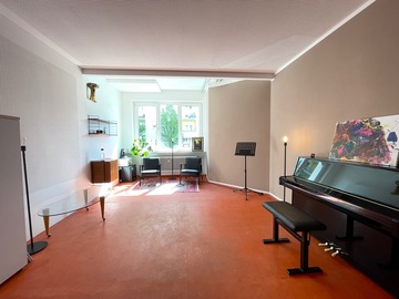 Raum Vermieten: Großzügig lichtdurchflutet zentral mit Yamaha Klavier