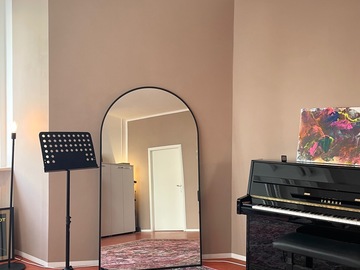 Renting out: Großzügig lichtdurchflutet zentral mit Yamaha Klavier