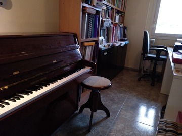 Upon Request: Upright piano (Girona)