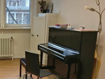 Renting out: Vermiete hellen, großen, wunderschönen Raum mit Klavier